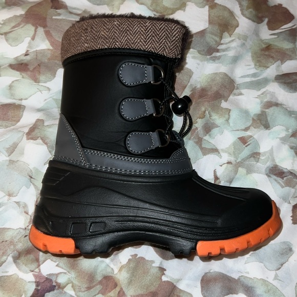 Kids Snow Boots -New without tags. - Picture 2 of 5